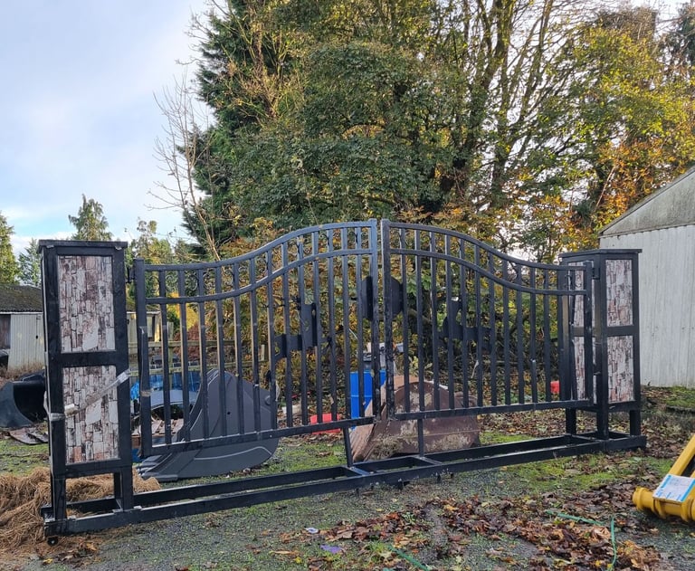 Set of new driveway gates 20ft opening well made 