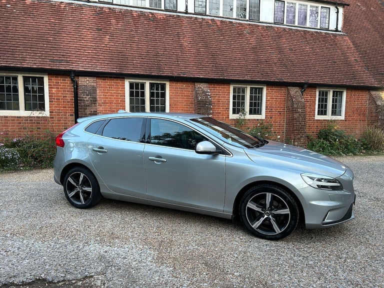 2017 Volvo V40 2.0 T2 R-Design Euro 6 (s/s) 5dr HATCHBACK Petrol Manual