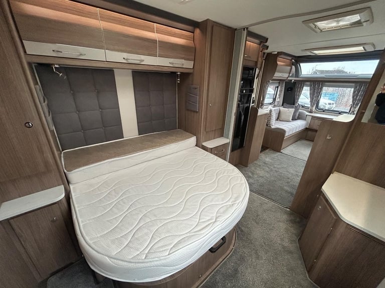 Coachman VIP 675 / 4 berth - TWIN AXLE 2023