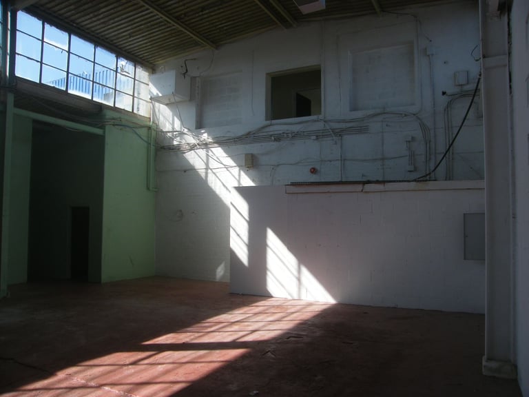 Workshop / Industrial Unit To Let –  2,008 sq. ft. | From £300/week | No Deposit