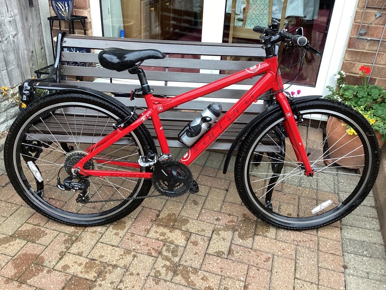 Boys/Mens Hybrid bicycle.