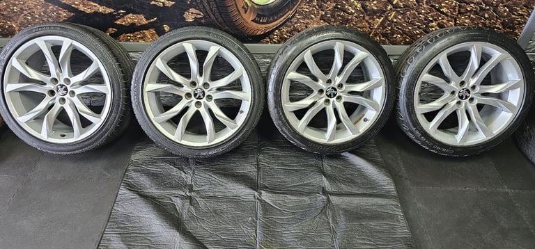 Peugeot Genuine 19 alloy wheels + 4 x tyres 235 40 19