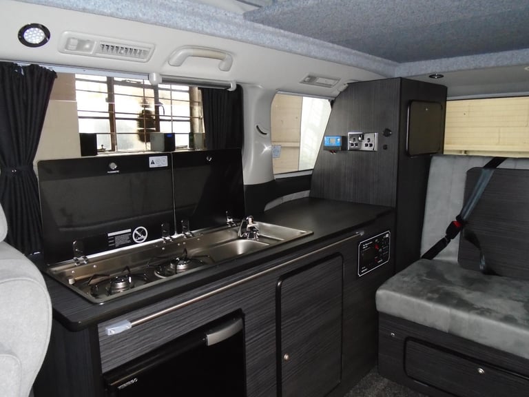 2008 TOYOTA ALPHARD CAMPER VAN ,MOTORHOME~ 3.5 V6~OFF GRID SOLAR~ULEZ FREE