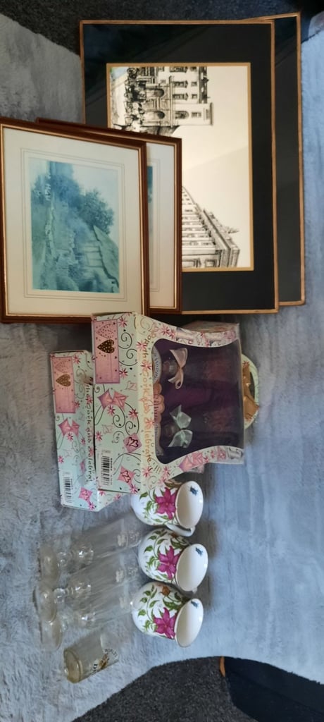 FREE Vintage itemes mirrors pictures glassws and mugs 