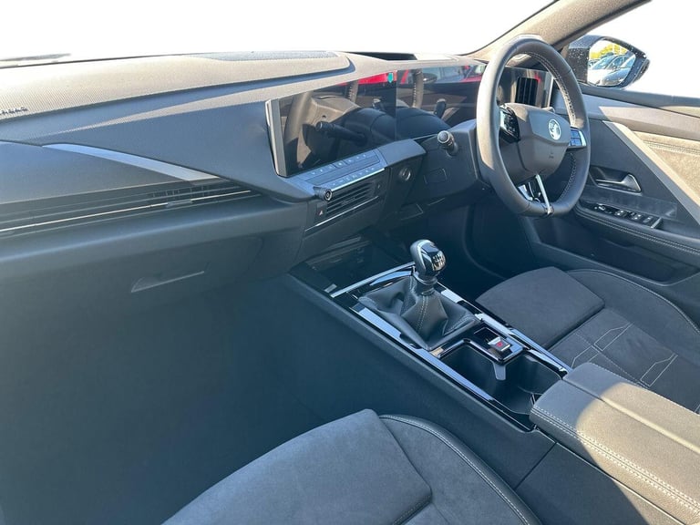 2025 Vauxhall Astra Astra 1.2 Turbo 130 Ultimate 5Dr Estate Estate Petrol Manual