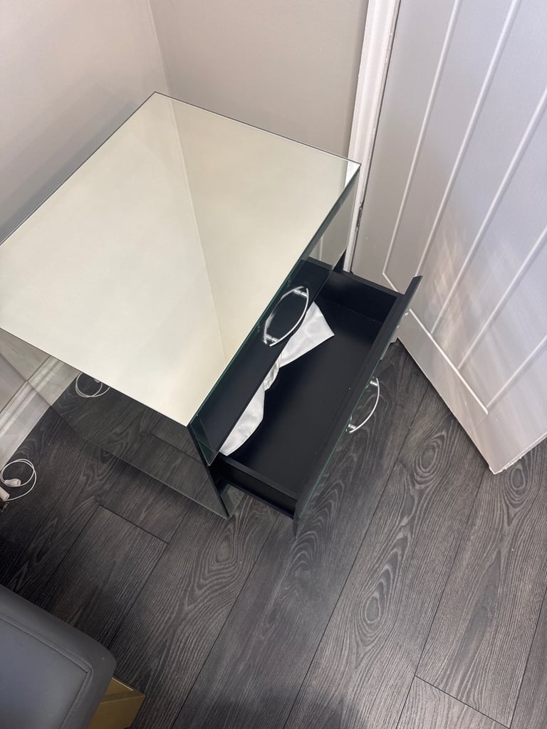 Mirrored 3-Drawer Bedside Table / Cabinet