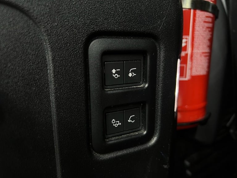 2021 Land Rover Defender 3.0 D300 X-Dynamic HSE 110 5dr Auto [7 Seat] ESTATE DIESEL Automatic