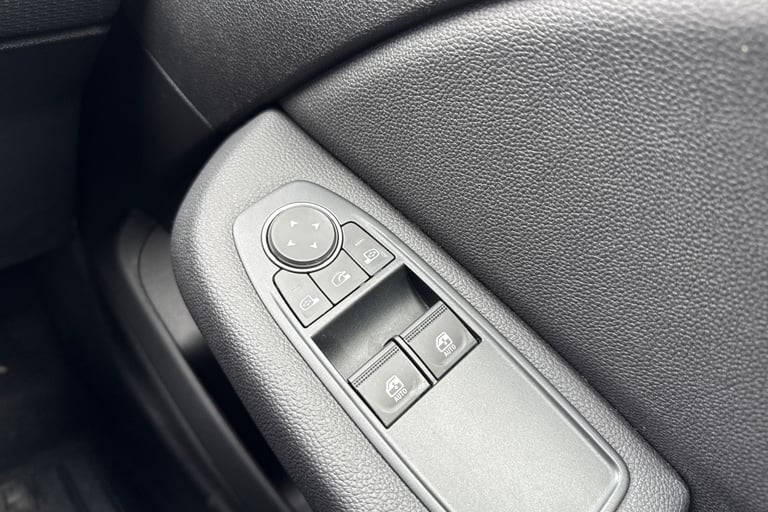 2020 Renault Clio 1.0 TCe Iconic Euro 6 (s/s) 5dr Hatchback PETROL Manual