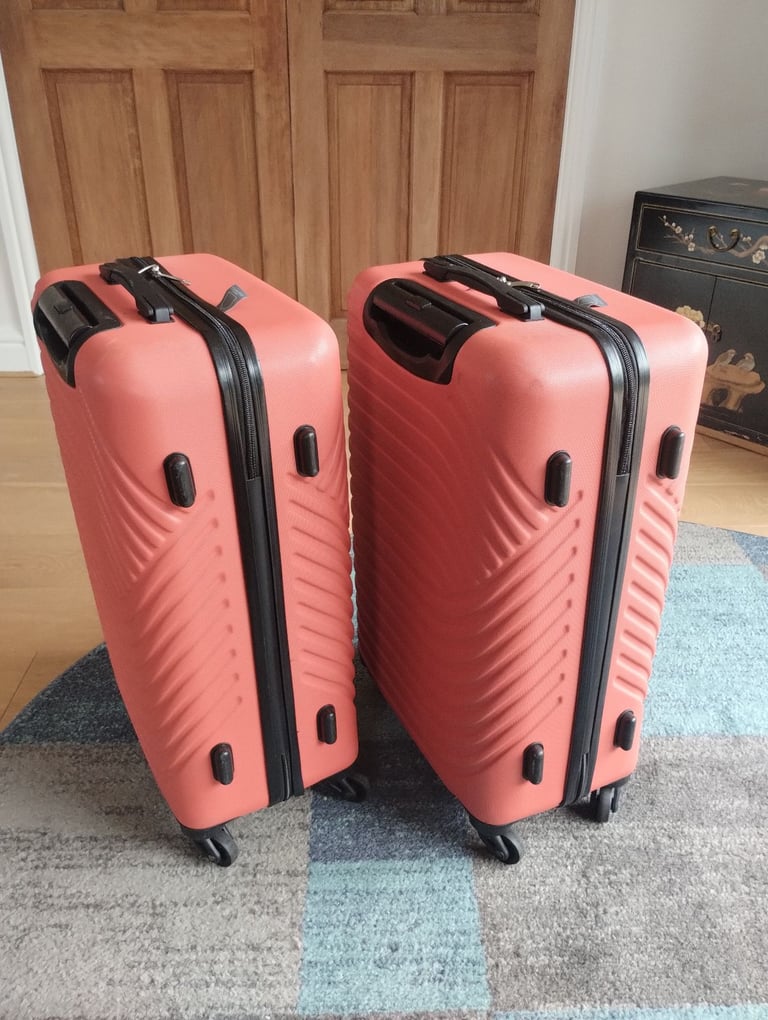 Medium hard shell suitcases