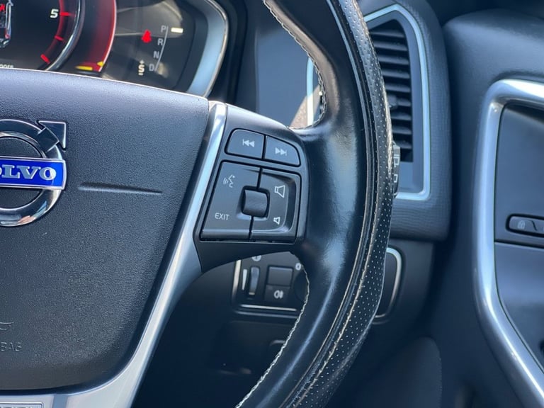 2014 Volvo XC60 2.0 D4 R-Design Lux Nav SUV 5dr Diesel Geartronic Euro 6 (s/s) (181 ps) ESTATE Di...