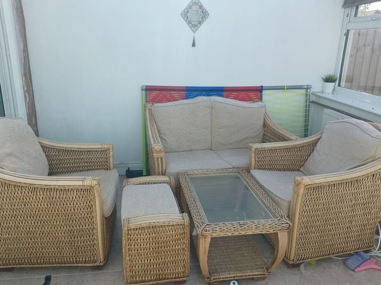 Sofa set wicker