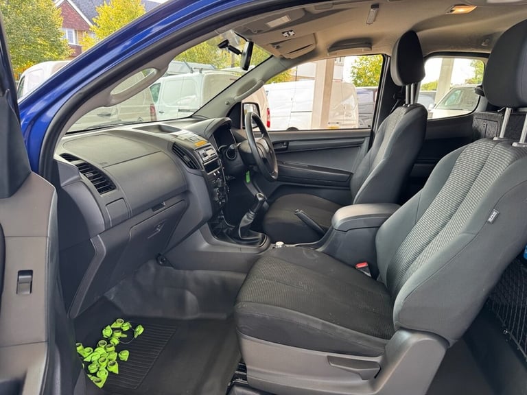 2019 69 ISUZU D-MAX 1.9TD EXTENDED CAB ROLLER SHUTTERS CAMERAS TOW PACK 4X4 EX E