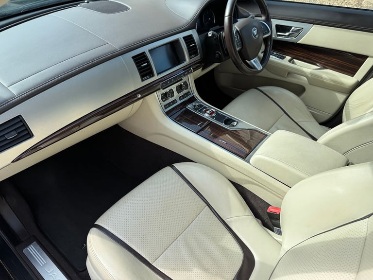 Jaguar XF Portfolio 2.2d Luxury Saloon Auto 4dr Diesel