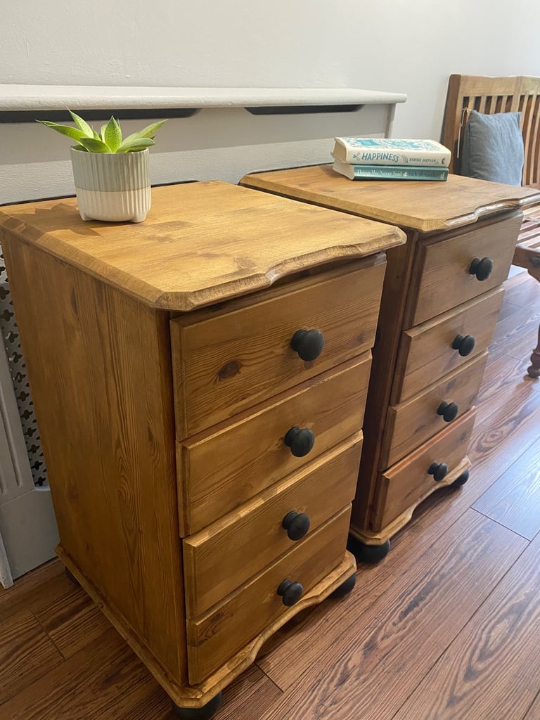 2 pine bedside tables 