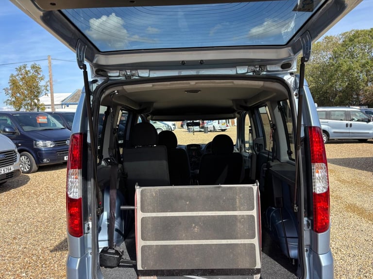 FIAT DOBLO WHEELCHAIR ACCESSIBLE VEHICLE WAV 1.4 Doblo 1.4 Dynamic 2011