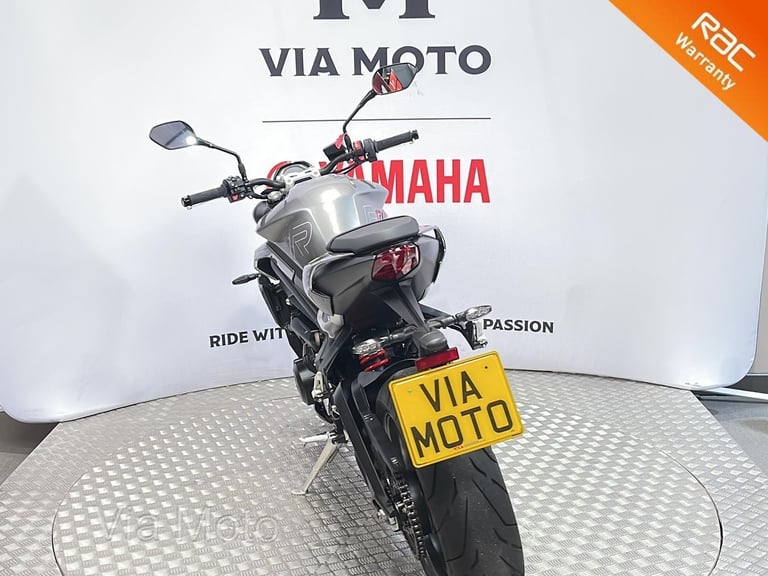 TRIUMPH STREET TRIPLE R - 2023 - 1800 miles