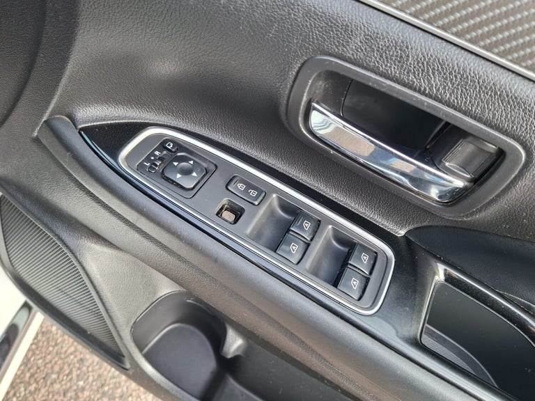 2021 21 Mitsubishi Outlander 2.4 PHEV Dynamic CVT Auto 4WD. 13.8kWh. 1 Owner.