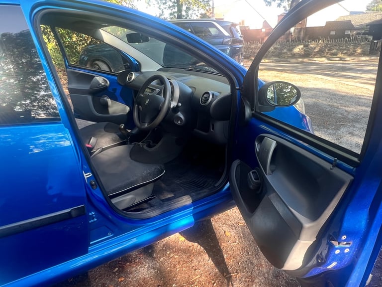 Peugeot, 107, Hatchback, 2011, Manual, 998 (cc), 5 doors