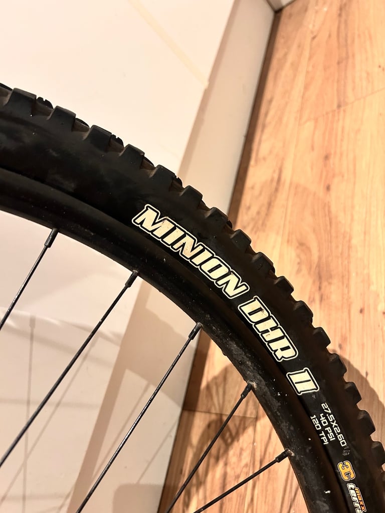 27.5 inch Whyte trail 25 wheelset with Maxxis tyres
