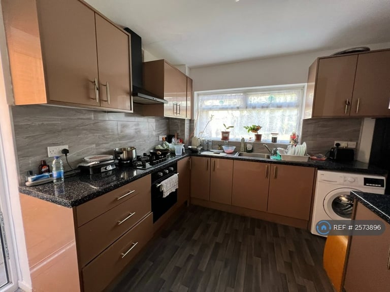 3 bedroom house in Newhaven Road, Leicester, LE5 (3 bed) (#2573896)