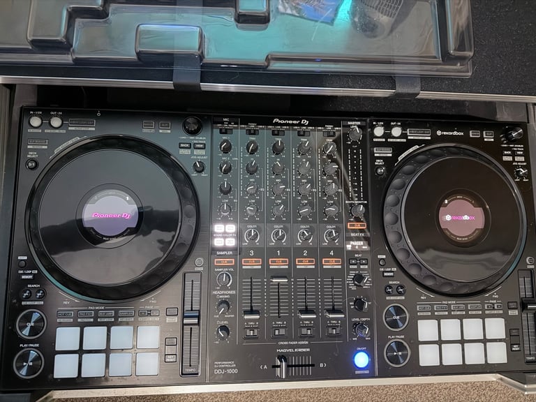Pioneer DDJ1000 Rekordbox DJ Controller and Magma Flight Case with Laptop Stand