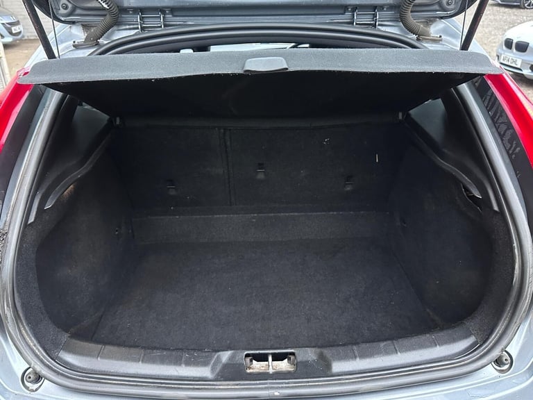 2015 Volvo V40 1.6 D2 R-Design Euro 5 (s/s) 5dr HATCHBACK Diesel Manual