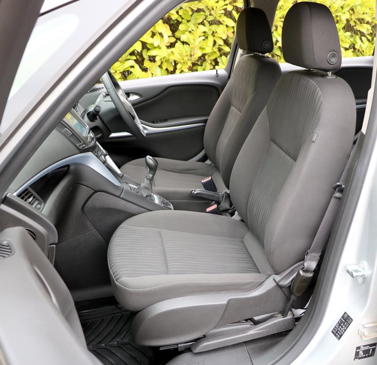 2017 Vauxhall Zafira Tourer 1.4i Turbo Design Euro 6 5dr MPV Petrol Manual