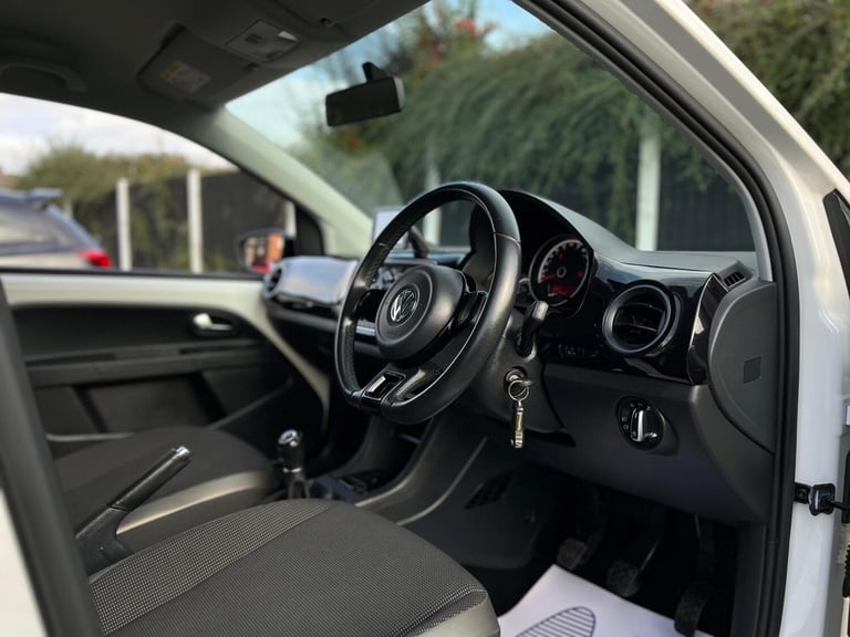 2015 Volkswagen up! 1.0 High up! Euro 5 5dr HATCHBACK Petrol Manual