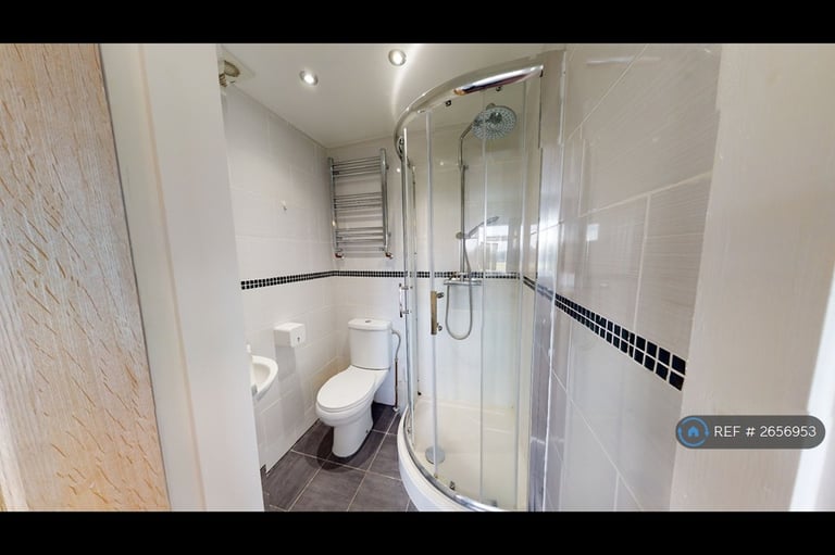 7 bedroom house in Charter Avenue, Coventry, CV4 (7 bed) (#2656953)