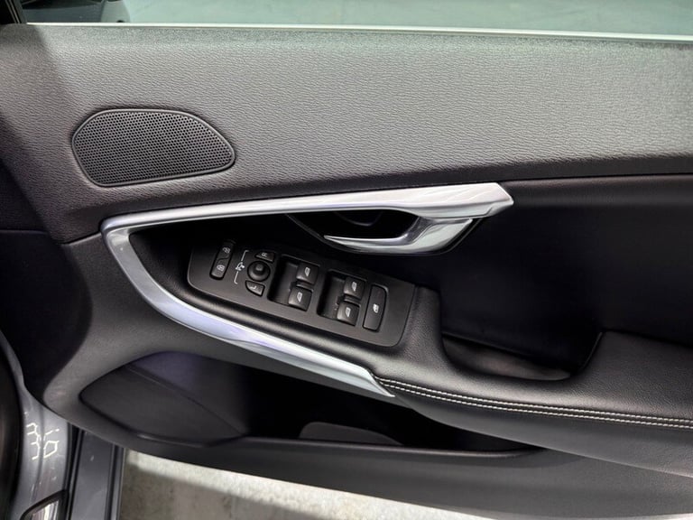 Volvo V40 D3 R-DESIGN PRO