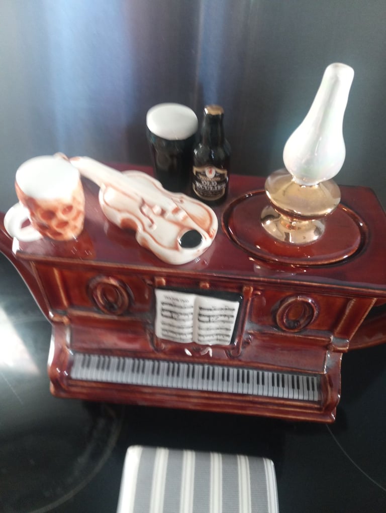 Teapot piano and stool