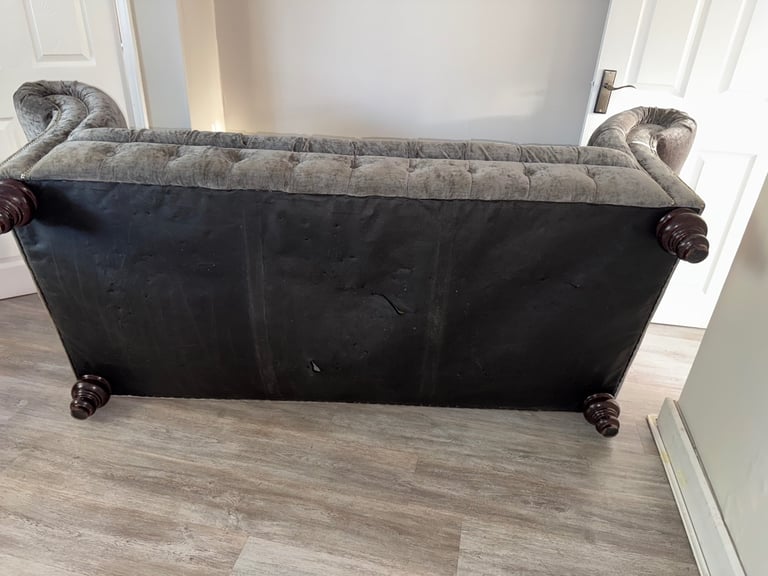 Chesterfield sofa 