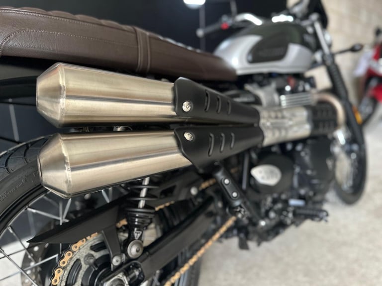 STUNNING 2020/20 TRIUMPH STREET SCRAMBLER MOTORCYCLE 