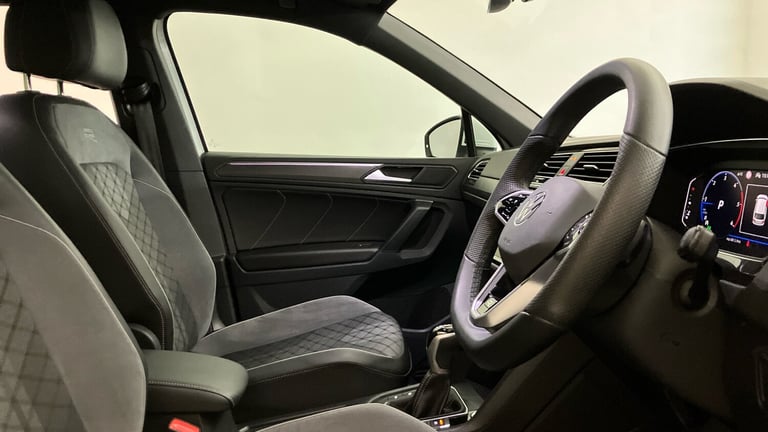 2022 Volkswagen Tiguan 2.0 TDI R-Line 5dr DSG Diesel Estate Estate Diesel Automatic