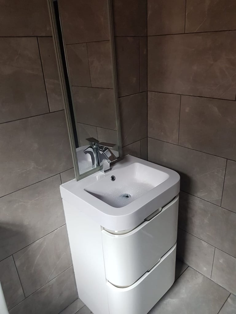 .Ensuite double room all bills included professional wanted  for 4 tenant large house