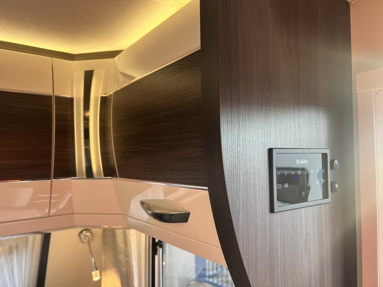 2024 HOBBY PRESTIGE 720 KWFU 6 Berth fixed bunk beds
