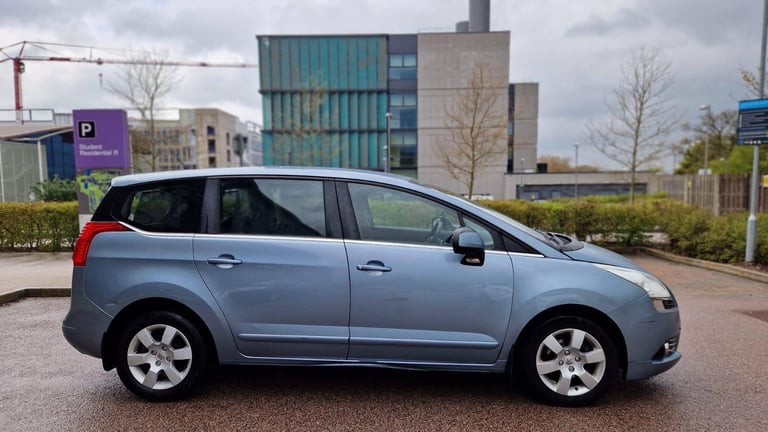 2011 Peugeot 5008