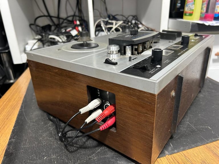 Akai 4000D Three head reel to reel tape recorder in working order