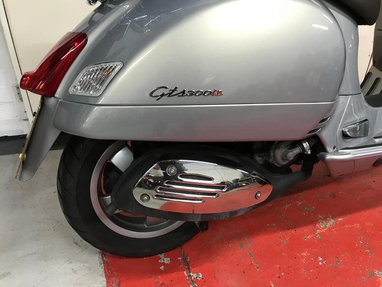 Piaggio Vespa GTS 300i