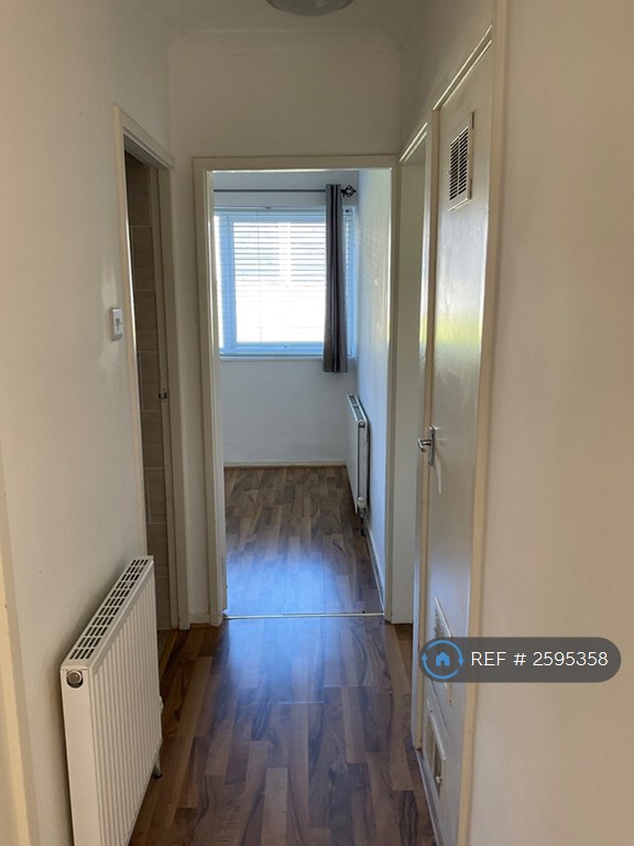 2 bedroom flat in Lane End Croft, Leeds, LS17 (2 bed) (#2595358)
