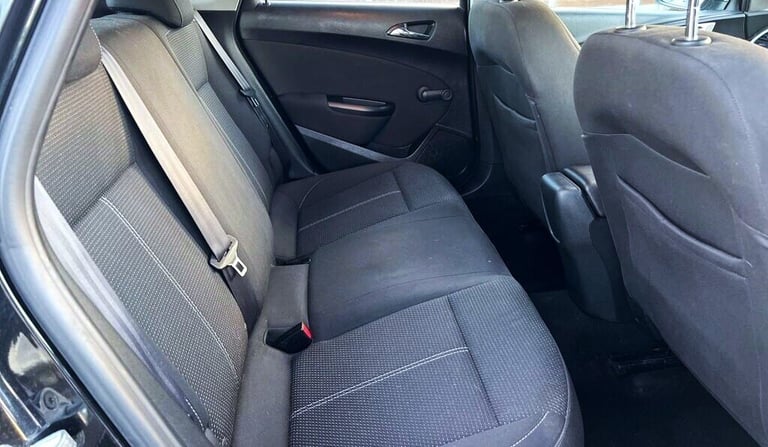 2014 Vauxhall Astra 1.6 SRi Manual 70,000 Miles . 5dr . Good Mileage . CHEAP on Fuel . HATCHBACK ...