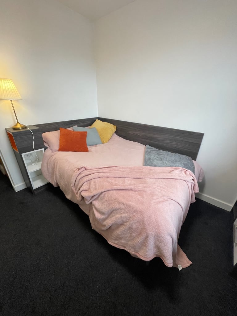 Room to rent in student accommodation 