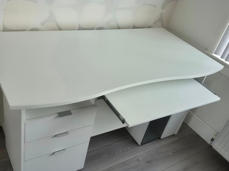 White computer desk 