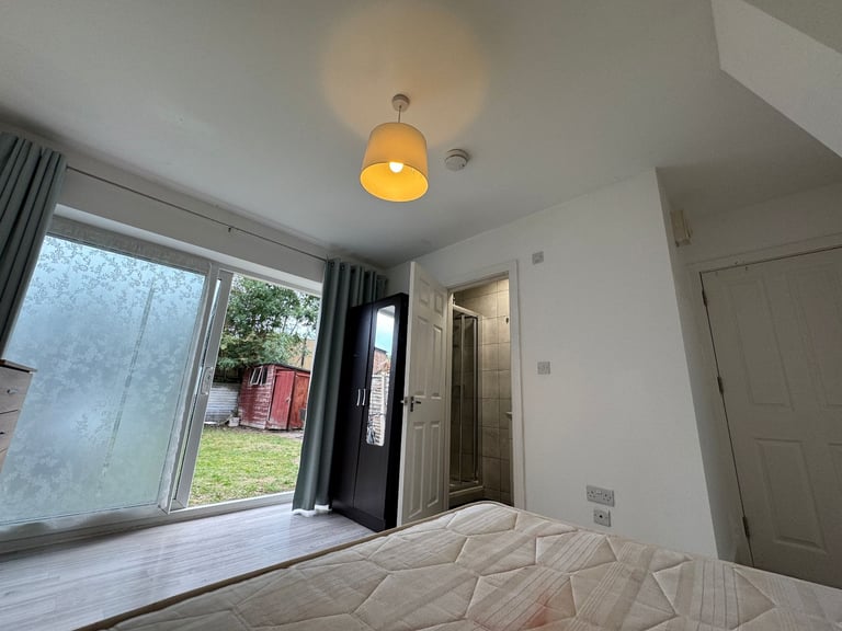 Room to Rent -Double -En suite  , All Bills Included