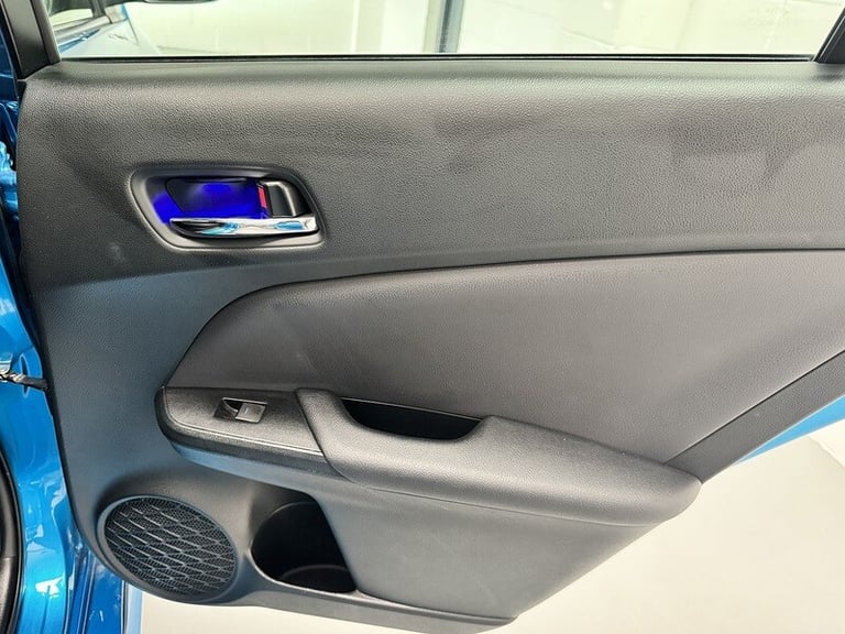 2025 Toyota Prius Vvt-I Active Hatchback HYBRID ELECTRIC Semi Automatic