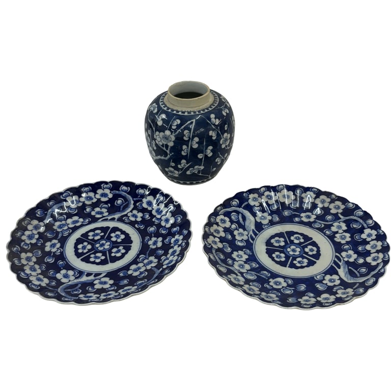 image for Blue & White Ceramic Set – Asian Style – 2 Plates & 1 Vase Antik - Vintage