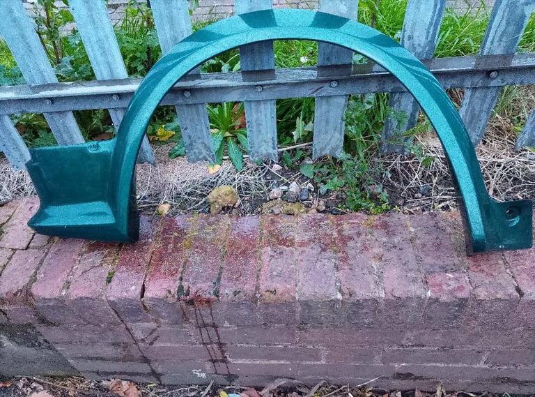 METRO TURBO PASSINGER SIDE FRONT ARCH JRC7627 IN BRG NEW OLD STOCK