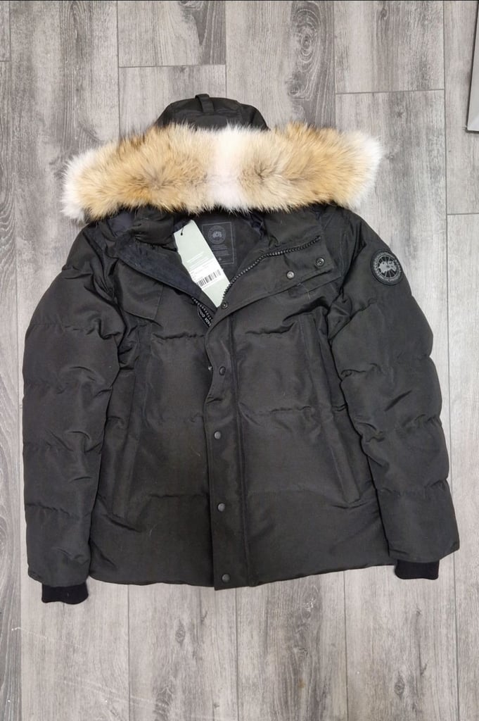 image for Canada Goose Wyndham Black badge 