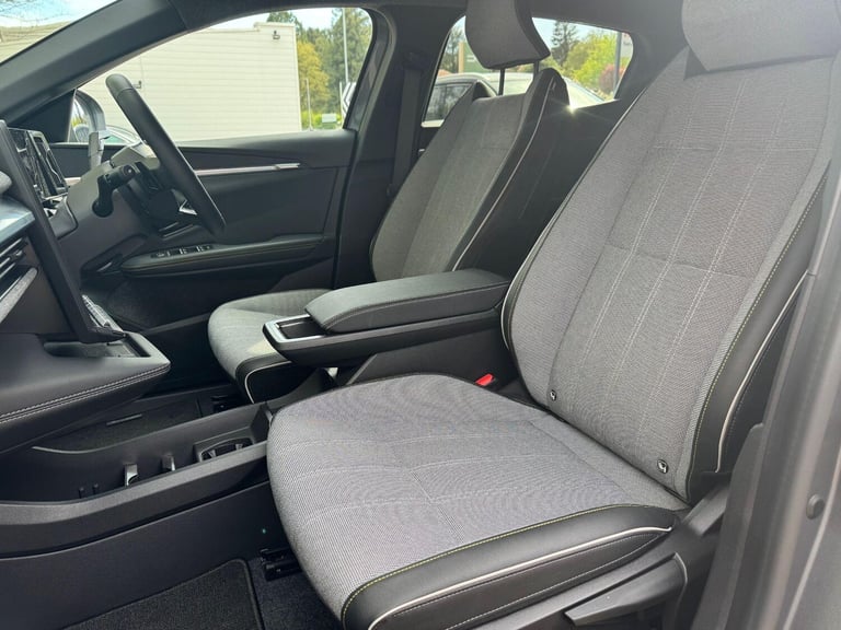 2024 Renault Megane E Tech comfort range 60kWh techno Auto 5dr (22kW Charger) HATCHBACK Electric ...