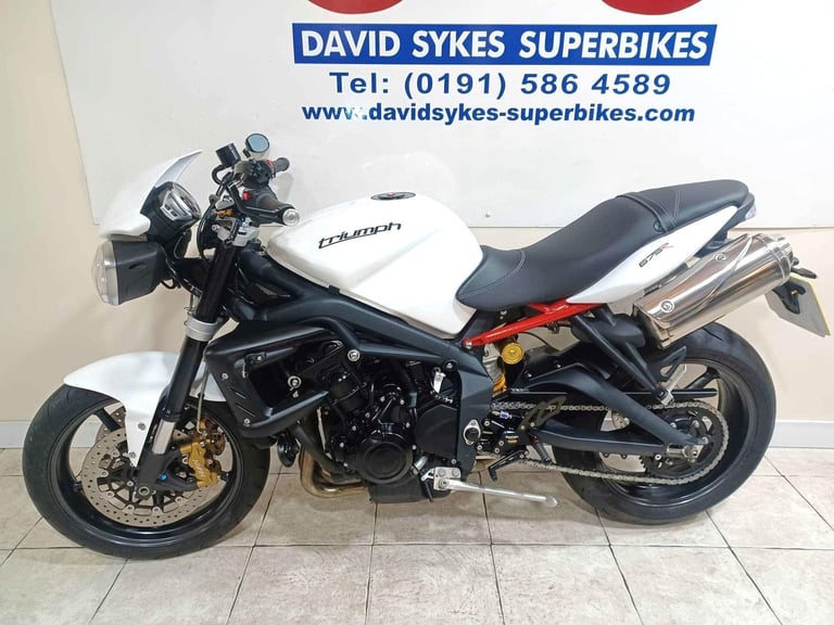 Triumph Street Triple 675-R 61-REG ONLY 411 DRY MILES WITH EXTRAS £5399.OTR